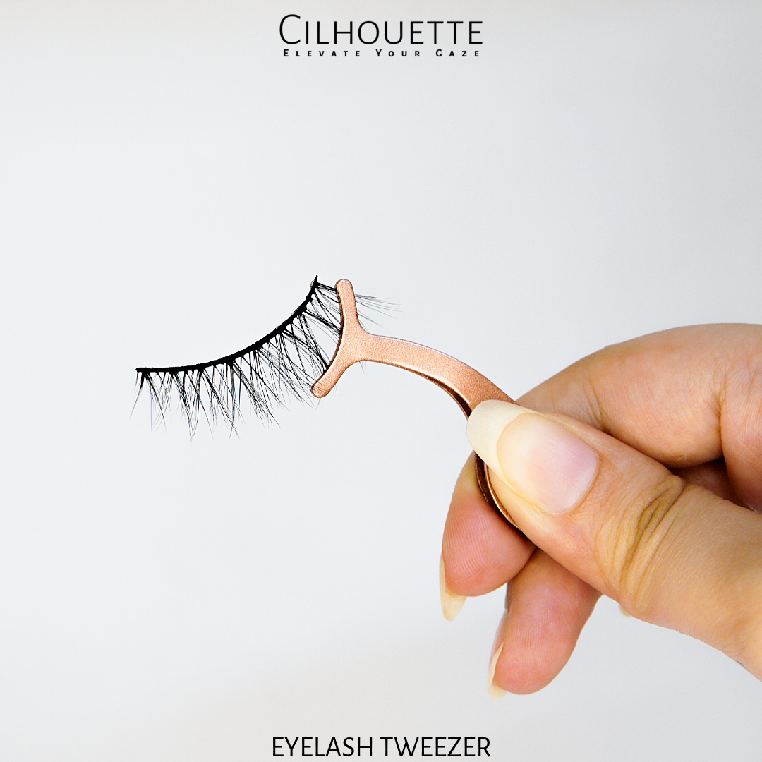 EYELASH APPLICATOR