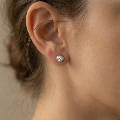 Bezel Solitaire Studs – white stone – close-up detail | 925 Sterling Silver Jewelry by Cilhouette
